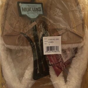 MUK LUKS Women's Jayla Moccasin Size 7 NWT
(Camel)